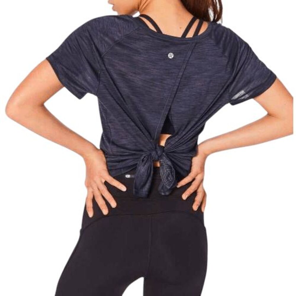 NWOT LULULEMON ATHLETICA Back In Action Short Sleeve Size 2